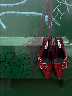 Steve Madden Red Patent Pointed Slingback Pumps with Buckle, no refund.